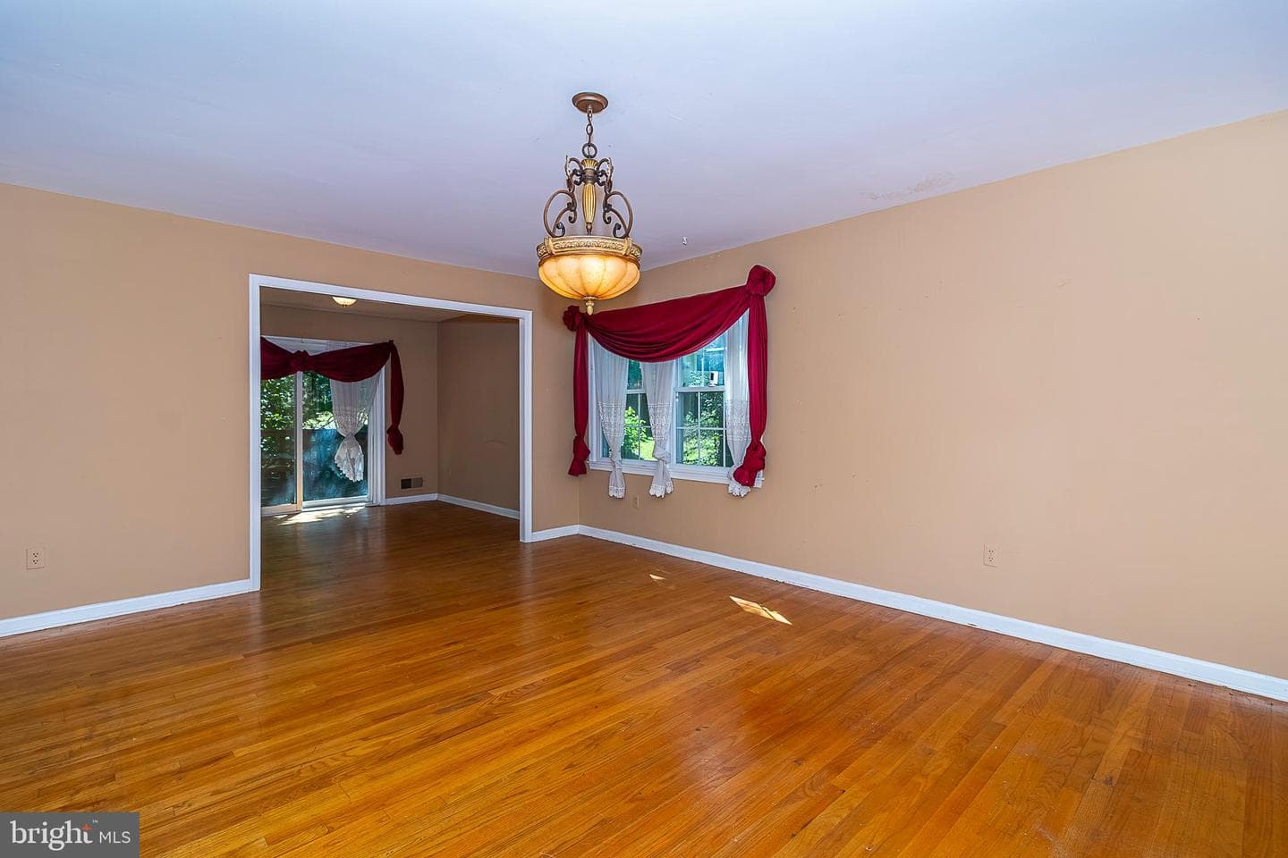 13019 Amesbury Street photo 5
