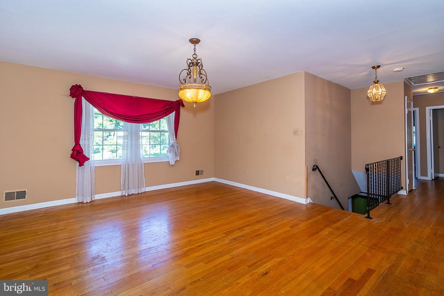 13019 Amesbury Street photo 6