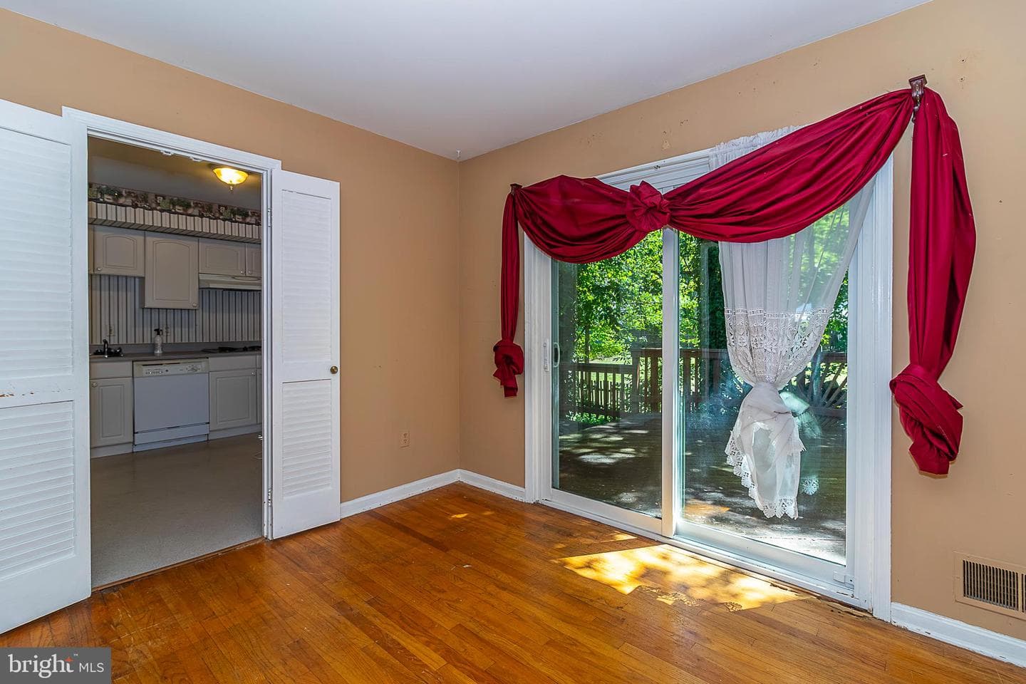 13019 Amesbury Street photo 8