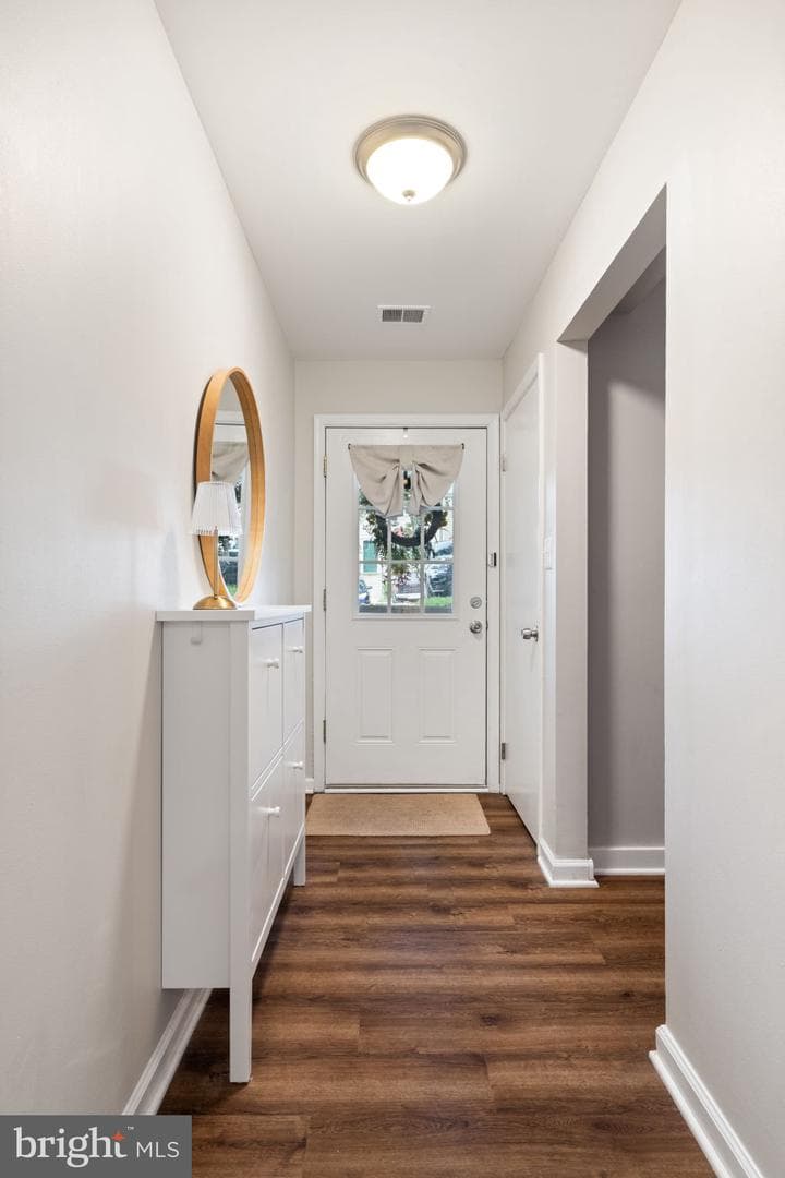 16312 Taconic Circle photo 5