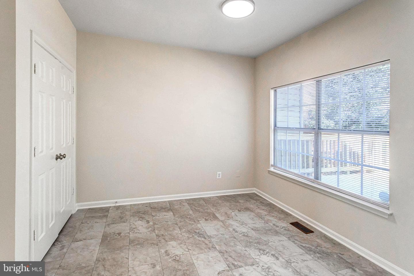 10504 Montrose Way photo 29
