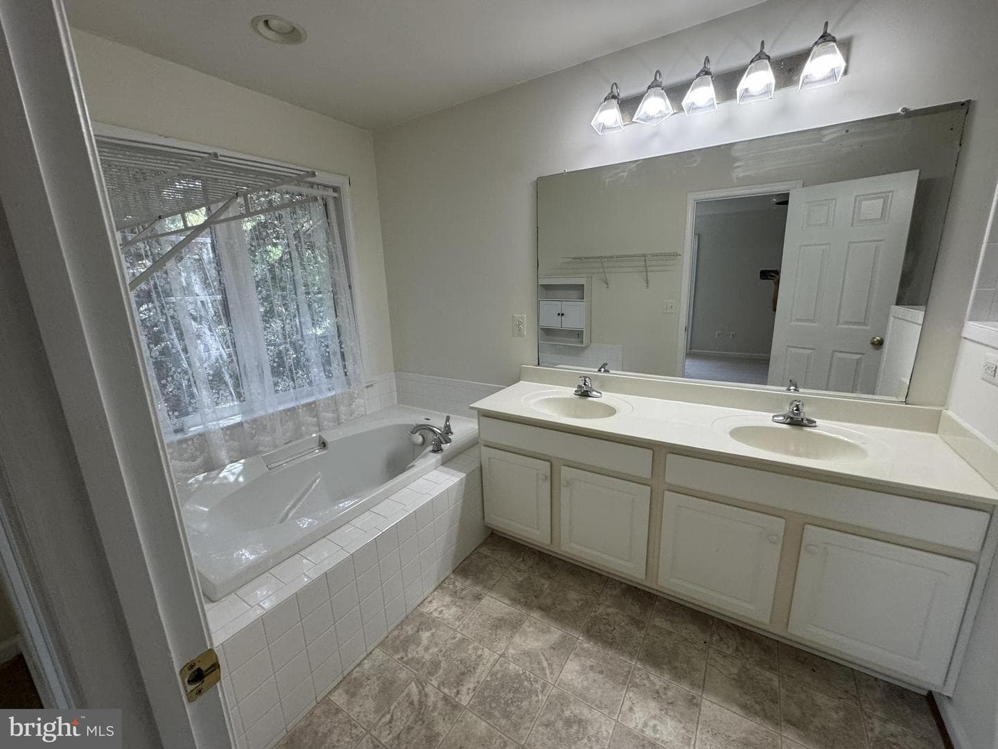 15563 Kelley Farm Court photo 7