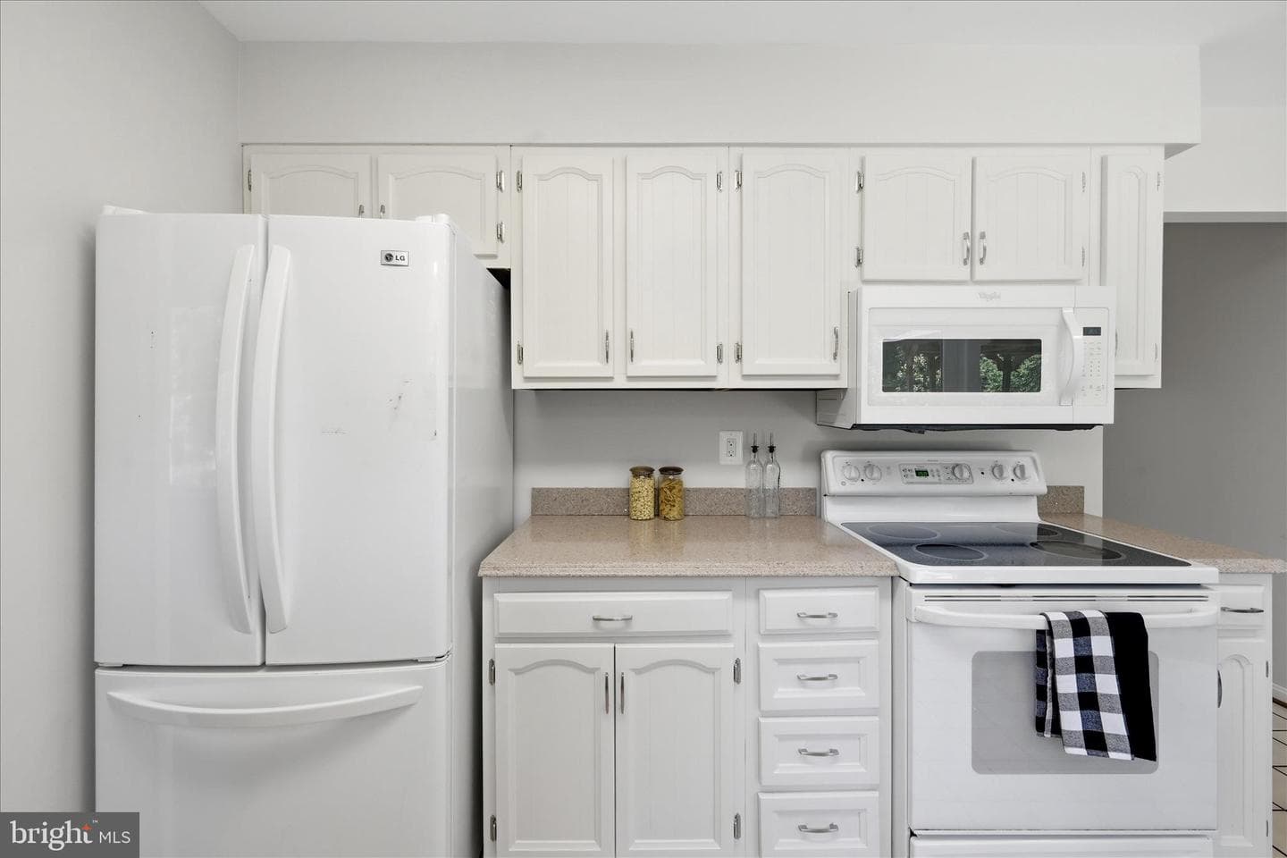 4556 Lawnvale Drive photo 3
