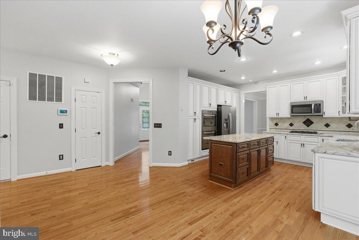 7818 Meadowgate Drive photo 12