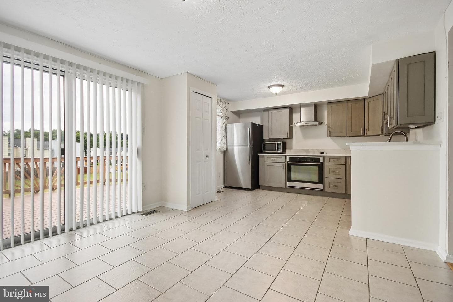 14736 Winding Loop photo 6