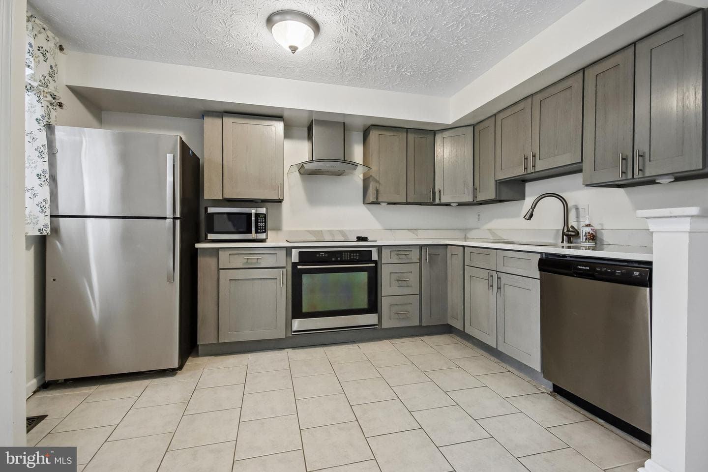 14736 Winding Loop photo 8
