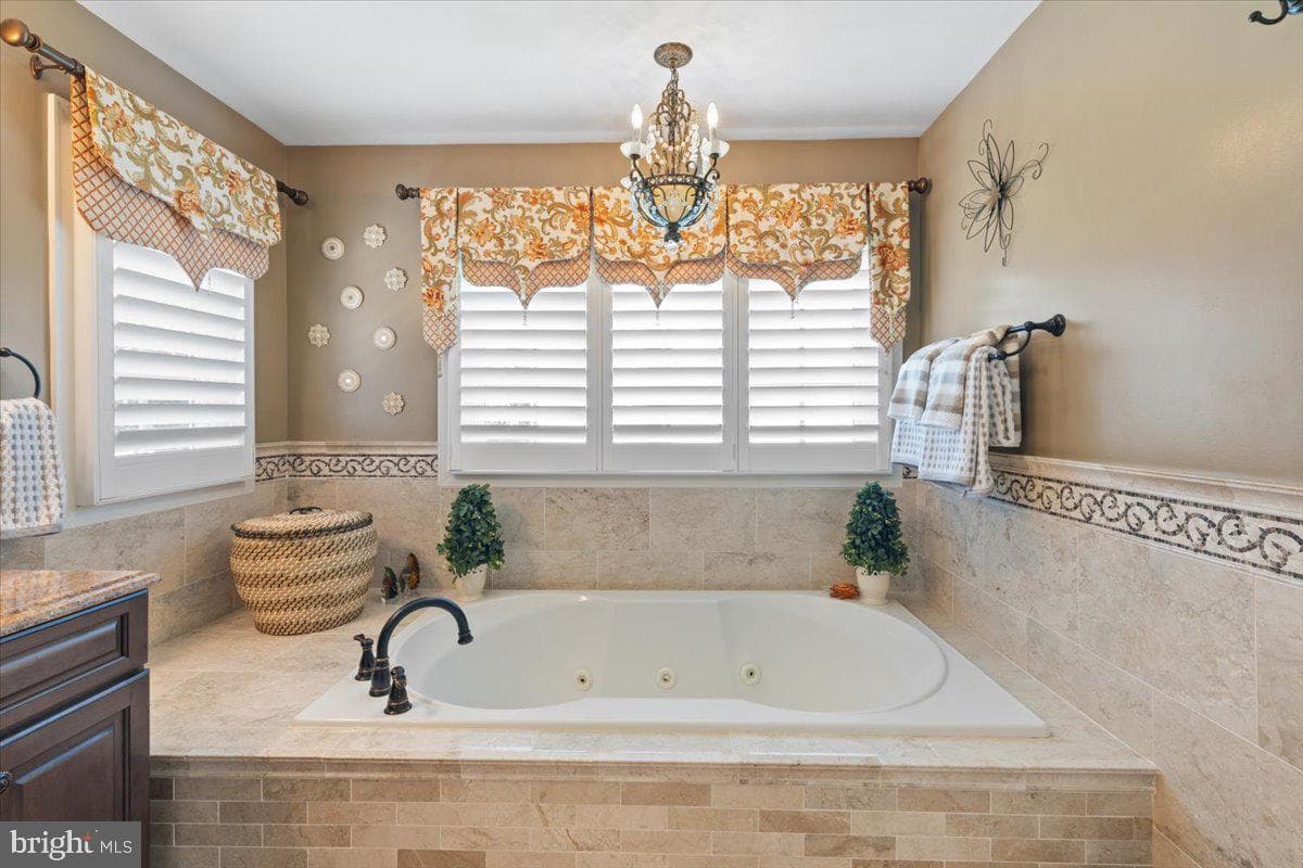 7726 Virginia Oaks Drive photo 37