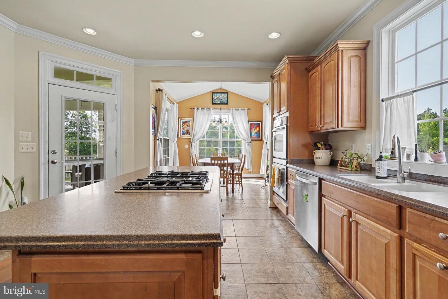 6657 Oakton Avenue photo 13