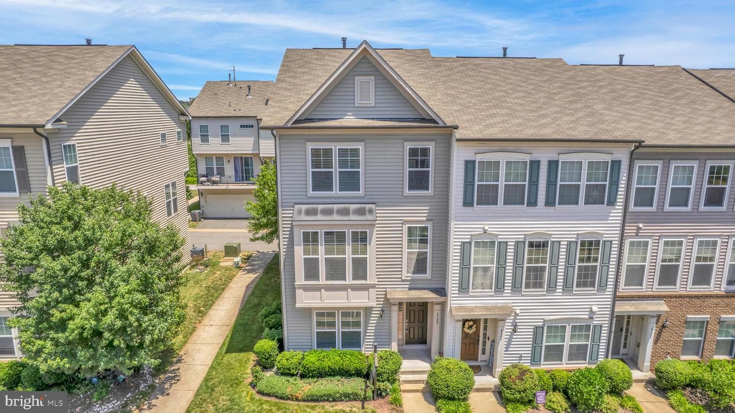 8128 Honey Bee Way, Manassas