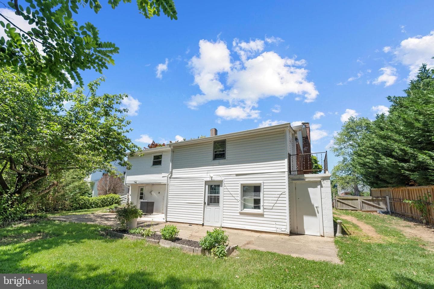 14209 Essex Drive photo 38