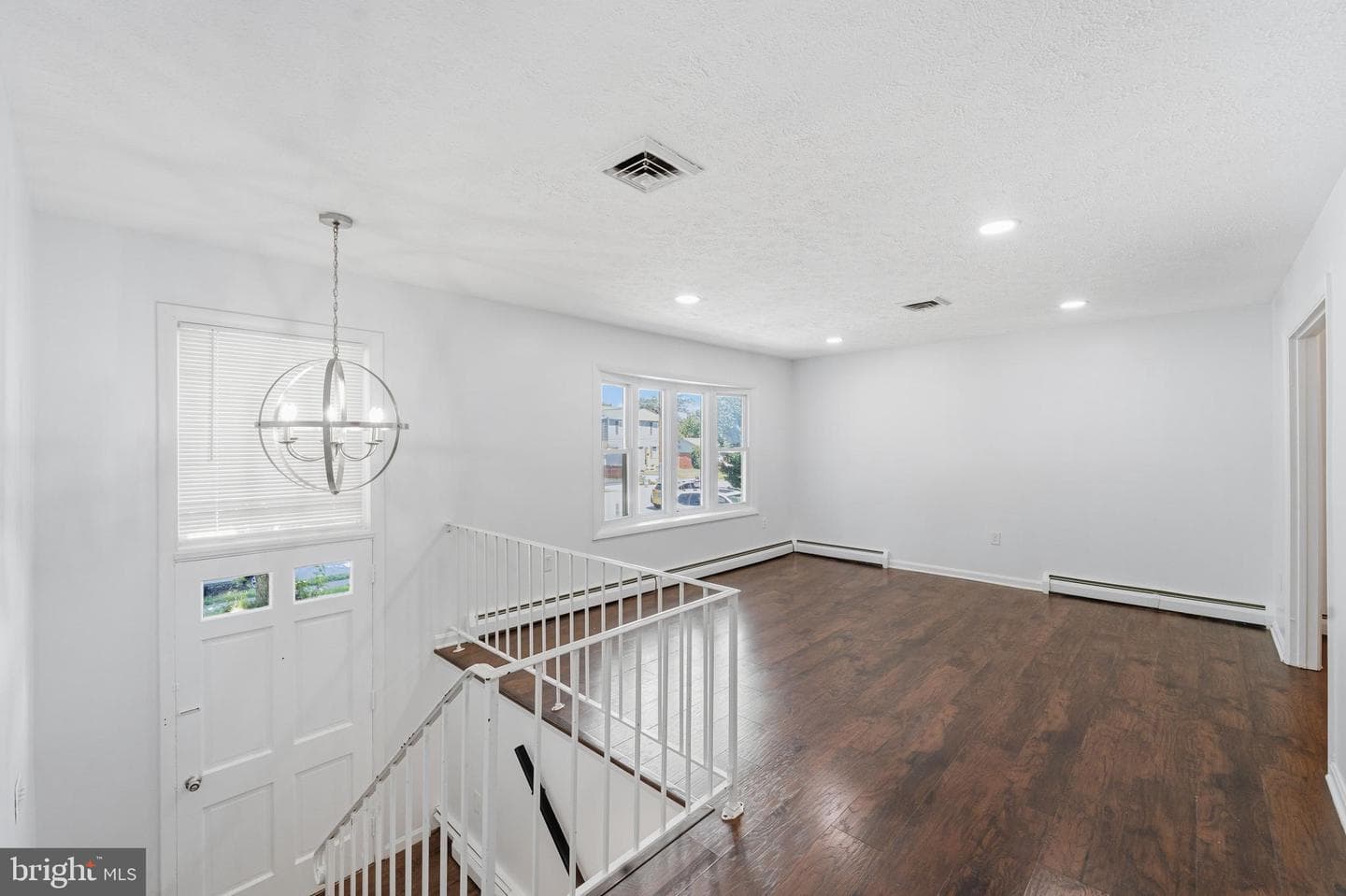 14209 Essex Drive photo 4
