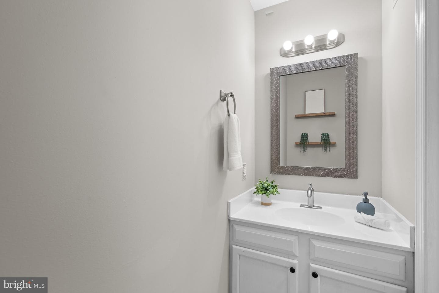 1701 Wigglesworth Way photo 7