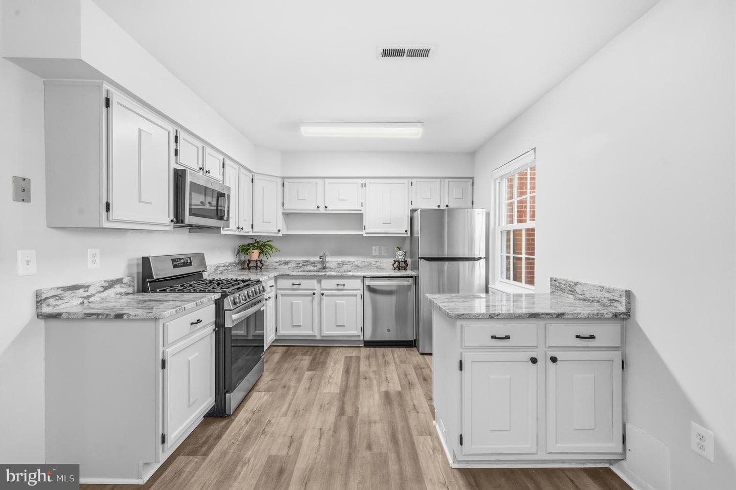 15001 Cherrydale Drive photo 4