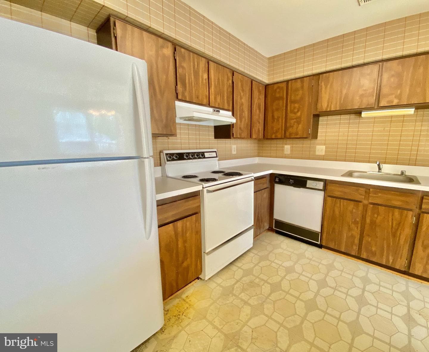 2877 Burgundy Place photo 14