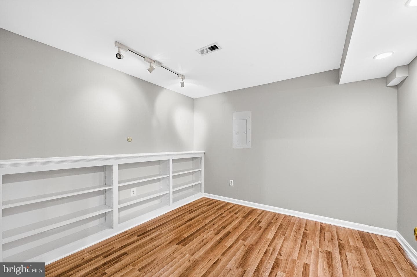 6853 Hollow Glen Court photo 45
