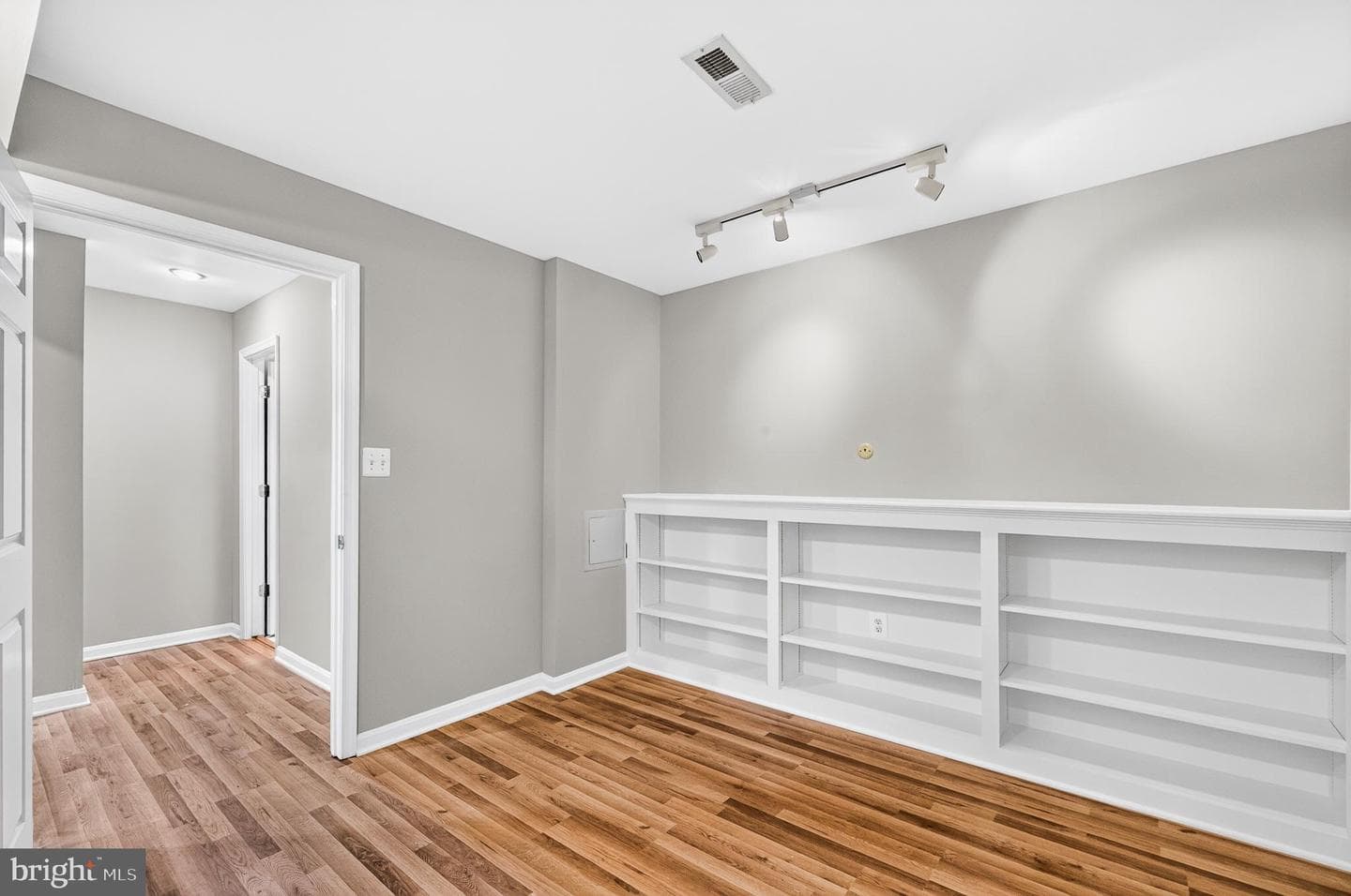6853 Hollow Glen Court photo 46