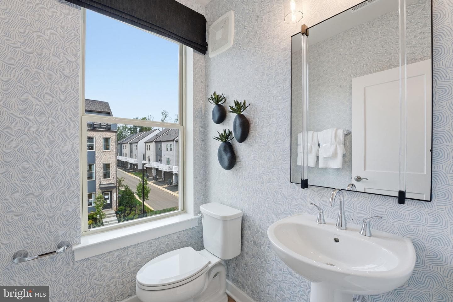 14136 Slate Street photo 14