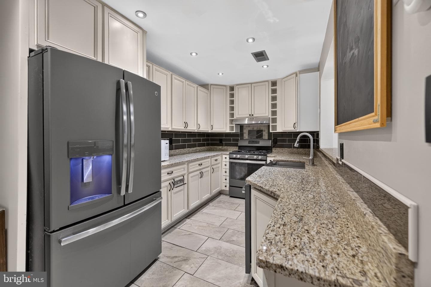 12585 Kempston Lane photo 11