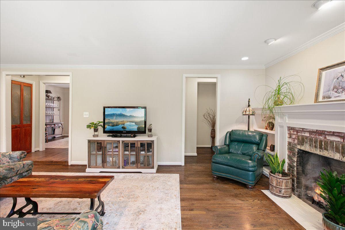 19266 Mockingbird Heights Road, Triangle