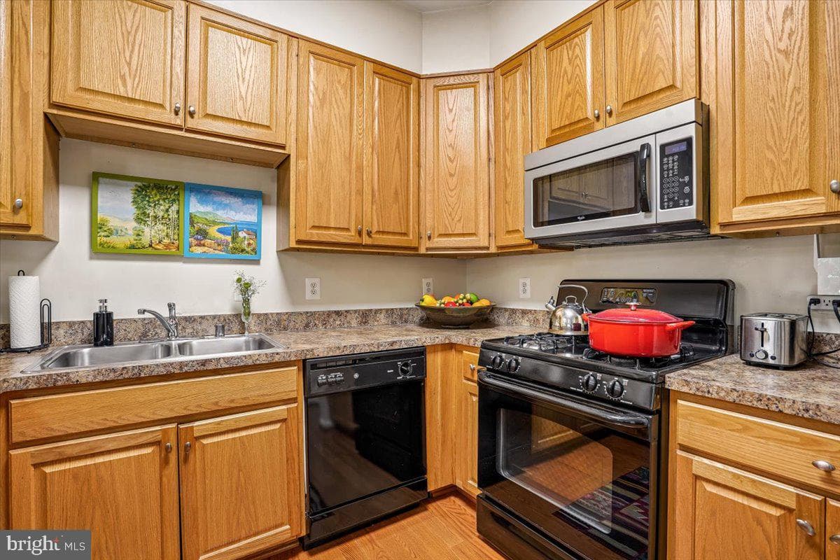 13806 Breezy Ridge Way photo 16