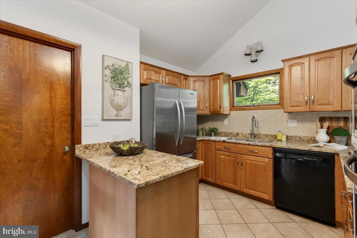 12212 Woodlark Court photo 15