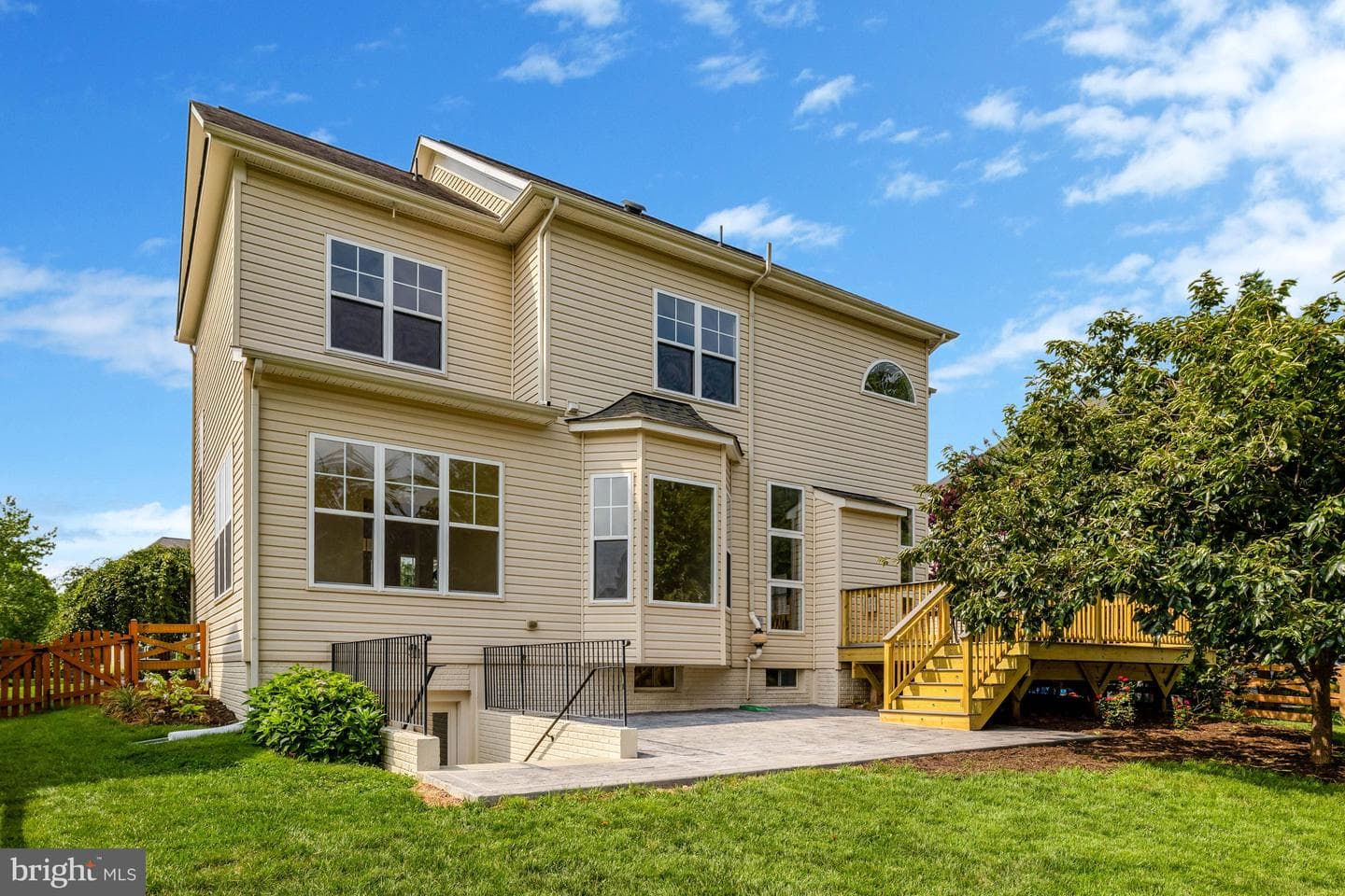 9295 Falling Water Drive photo 4