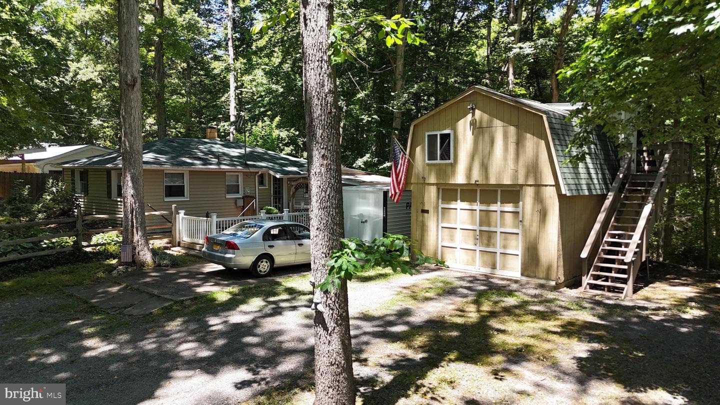 11821 Mandy Lane photo 9