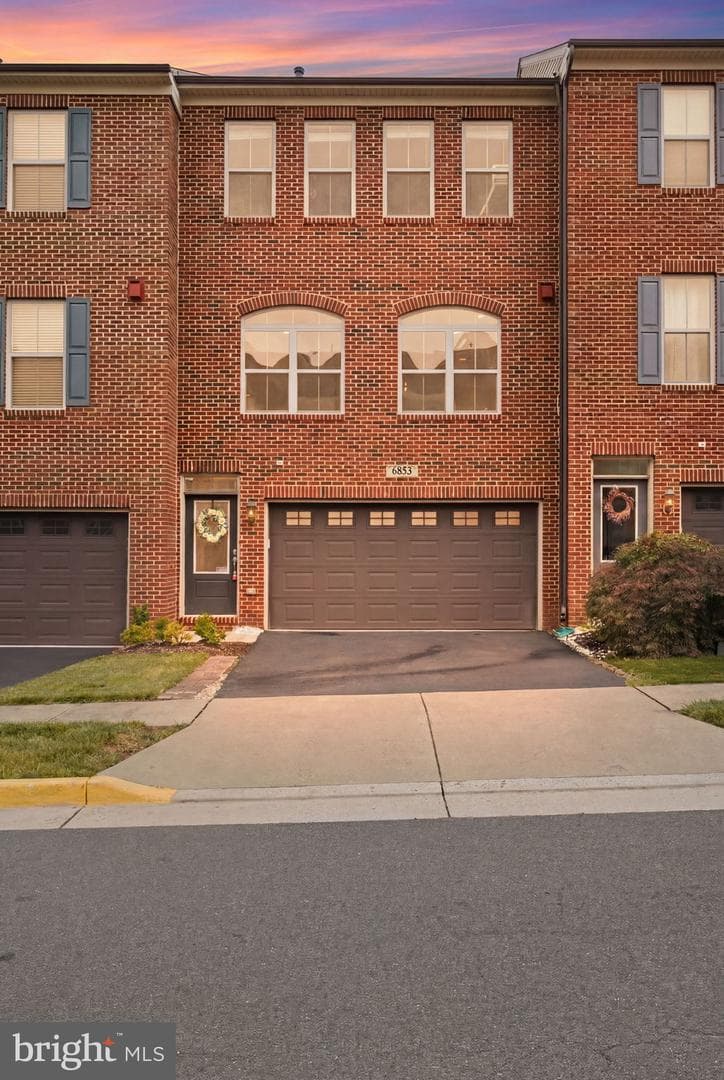 6833 William White Way, Haymarket