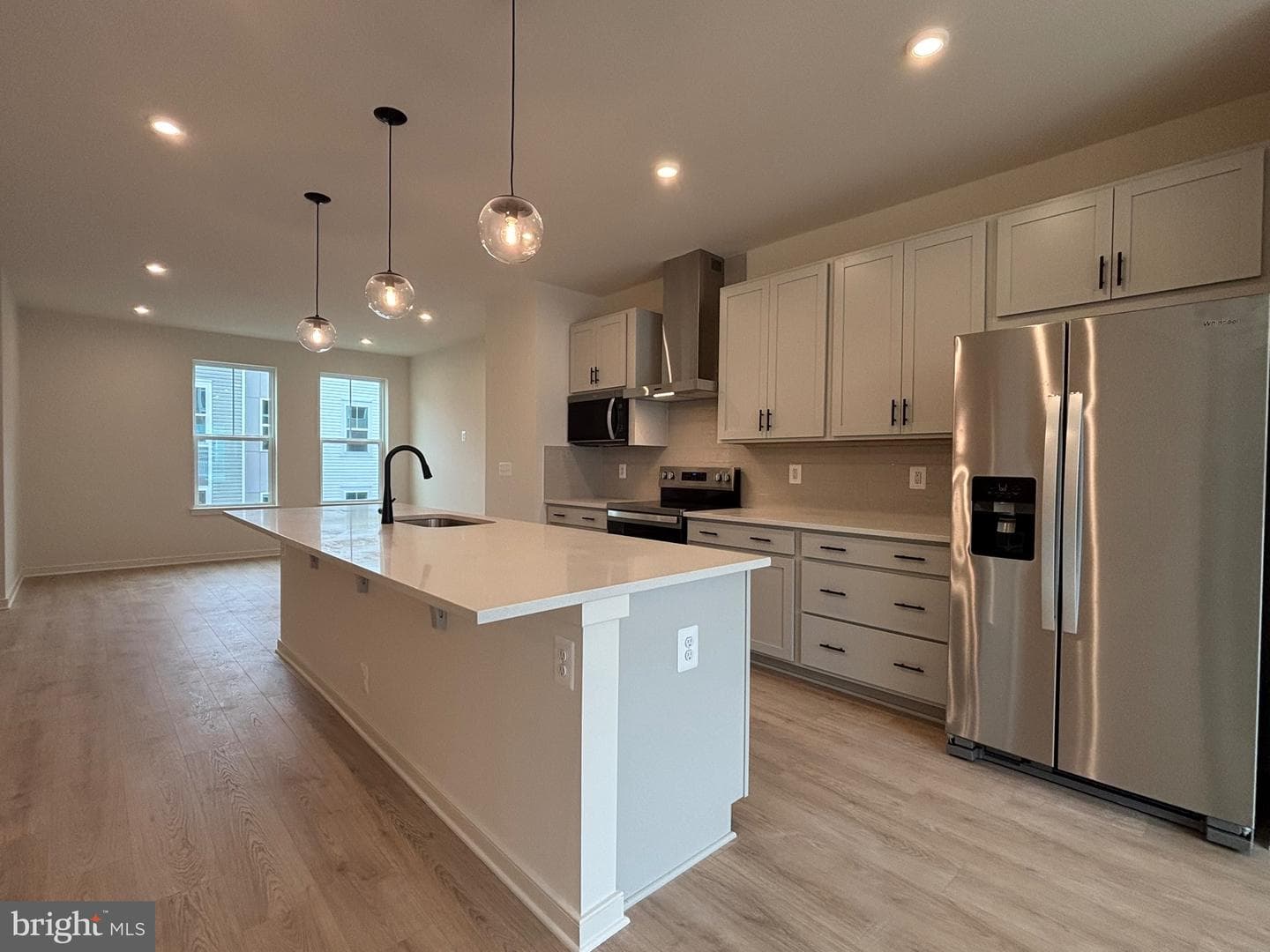 17998 Alicia Avenue photo 3