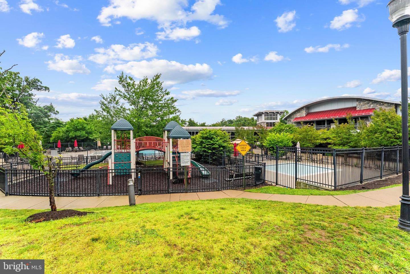 2370 Merseyside Drive photo 64
