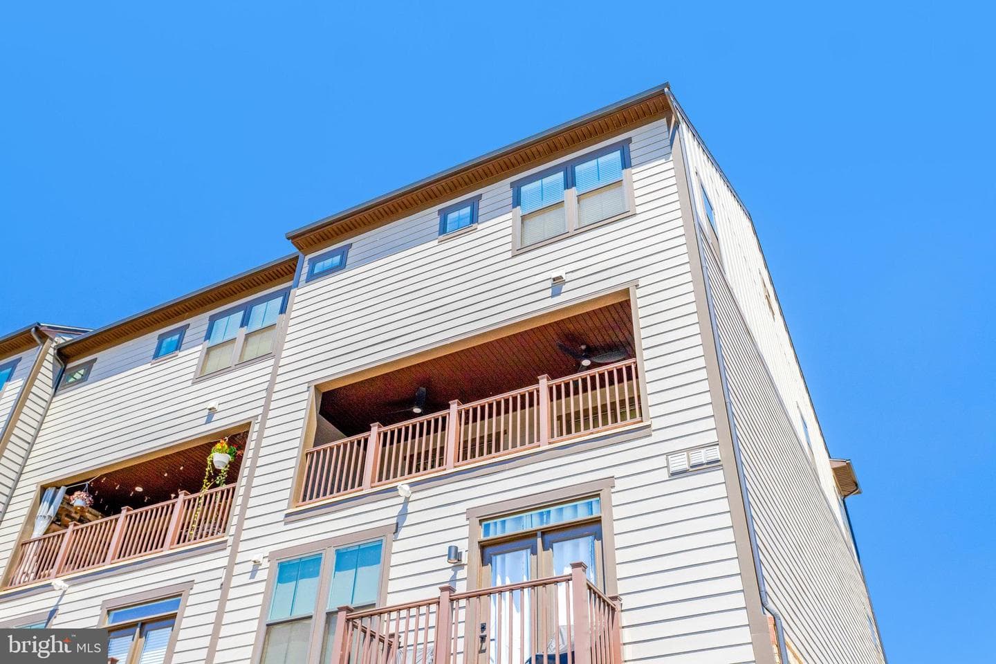 1669 Dunnington Place photo 4