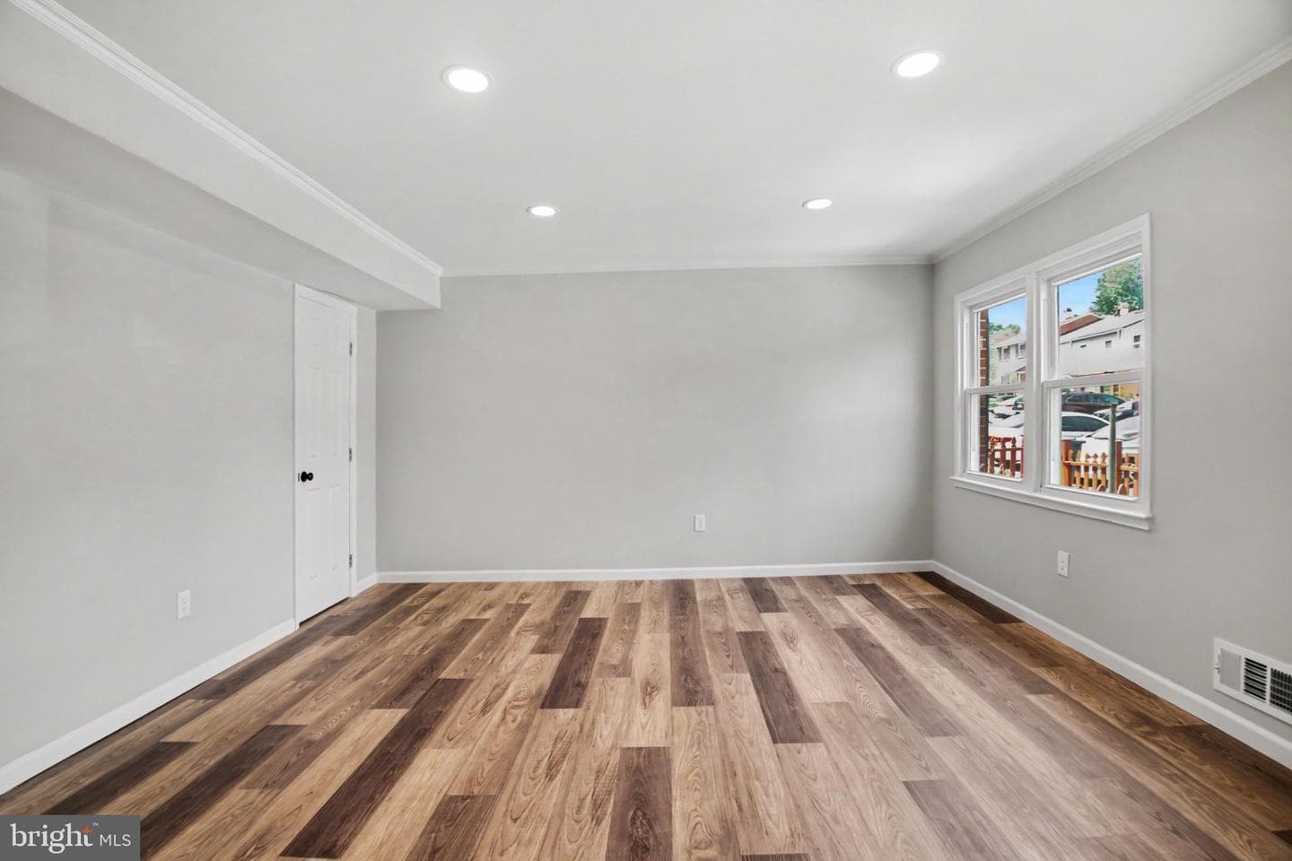 14658 Bakersfield Street photo 11