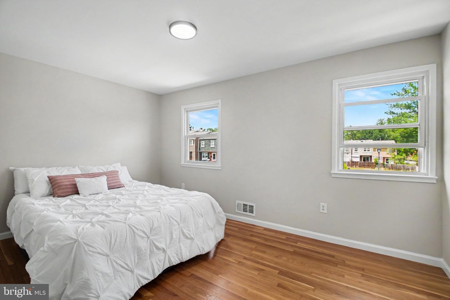 14658 Bakersfield Street photo 15