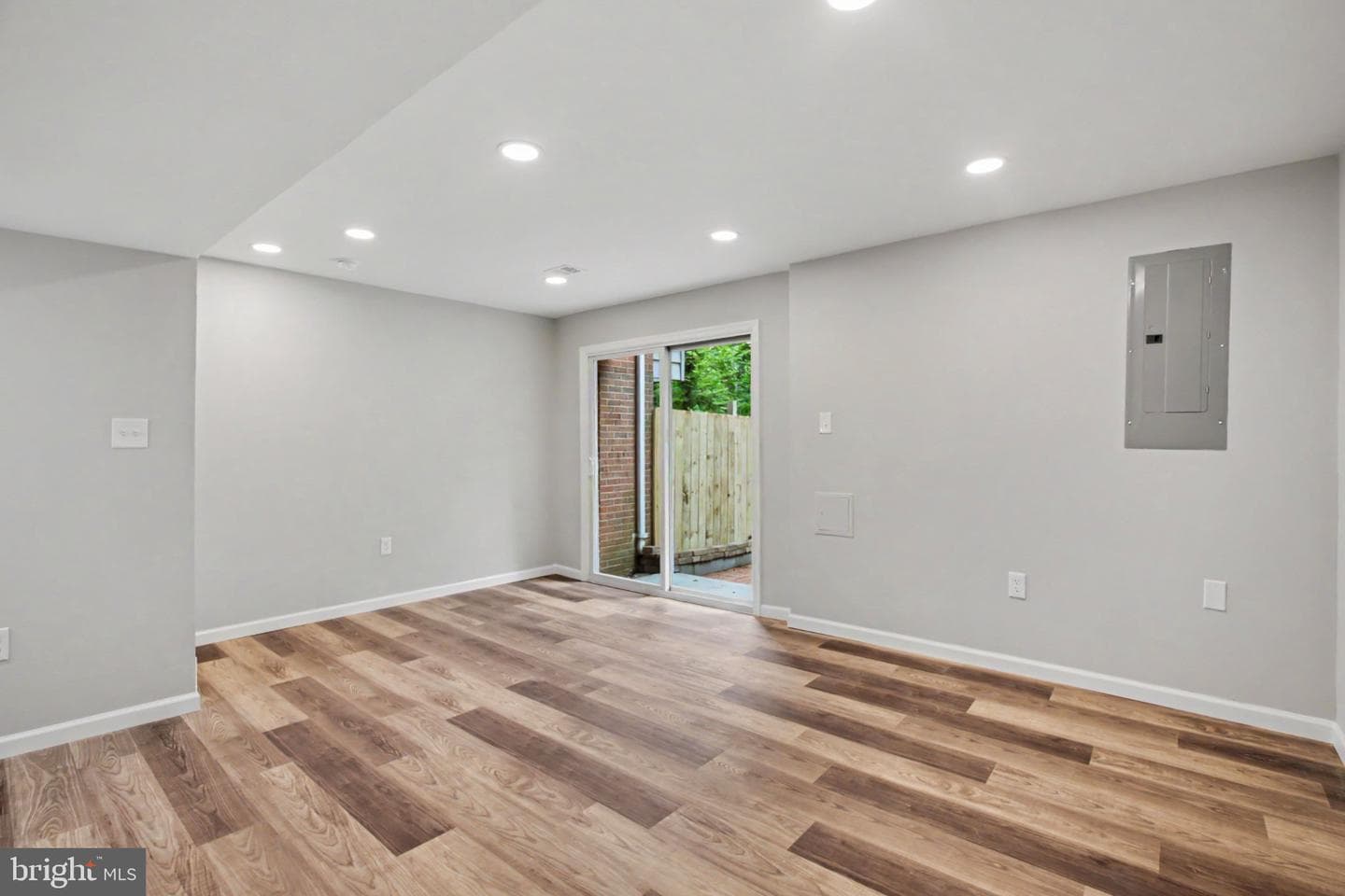 14658 Bakersfield Street photo 23
