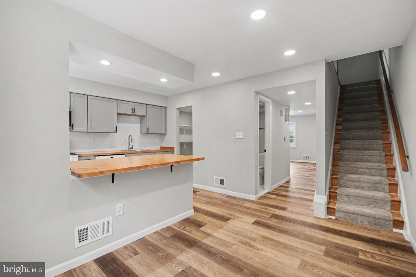 14658 Bakersfield Street photo 7