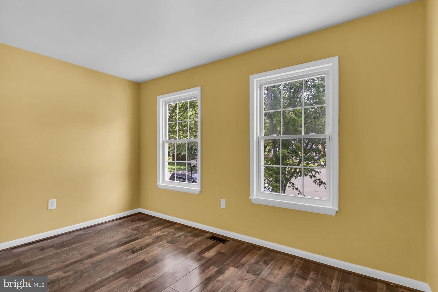 5566 Saint Charles Drive photo 21