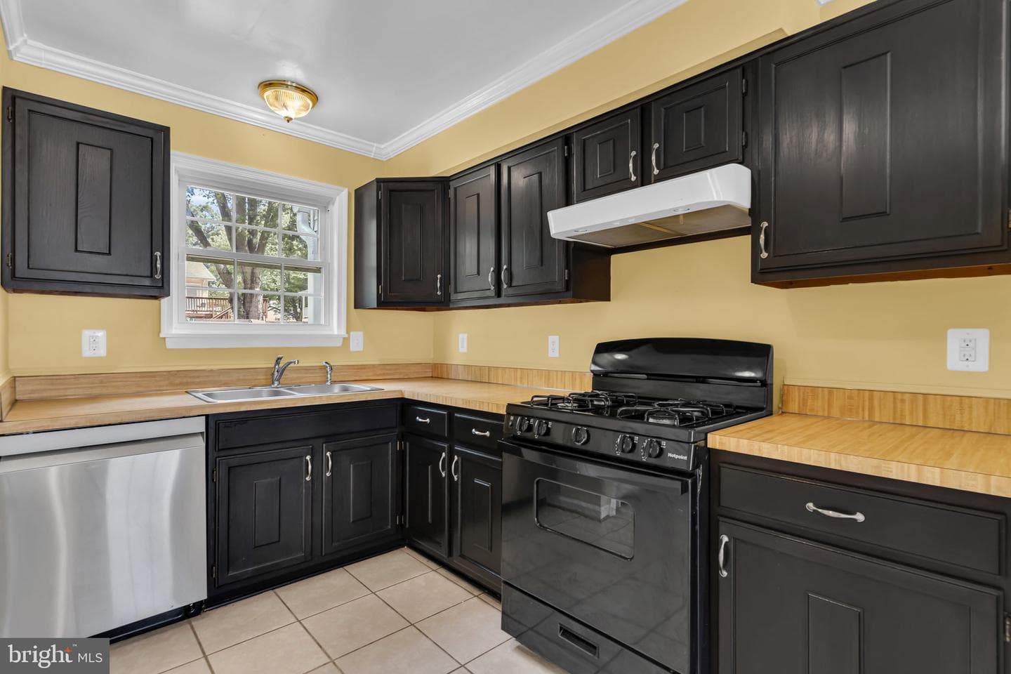 5566 Saint Charles Drive photo 9