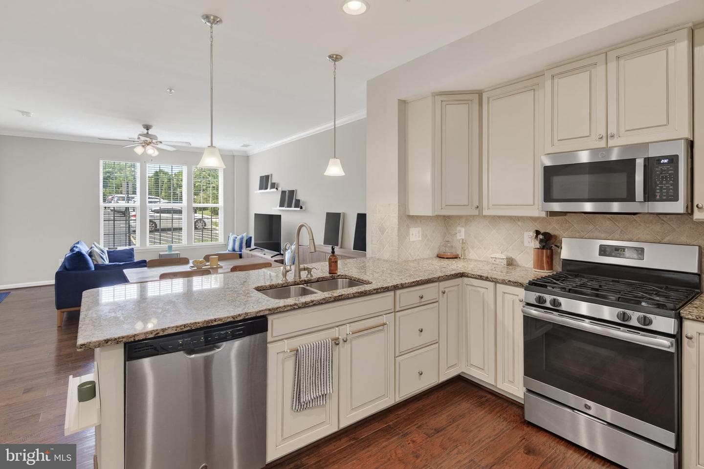 7574 Brunson Circle photo 9