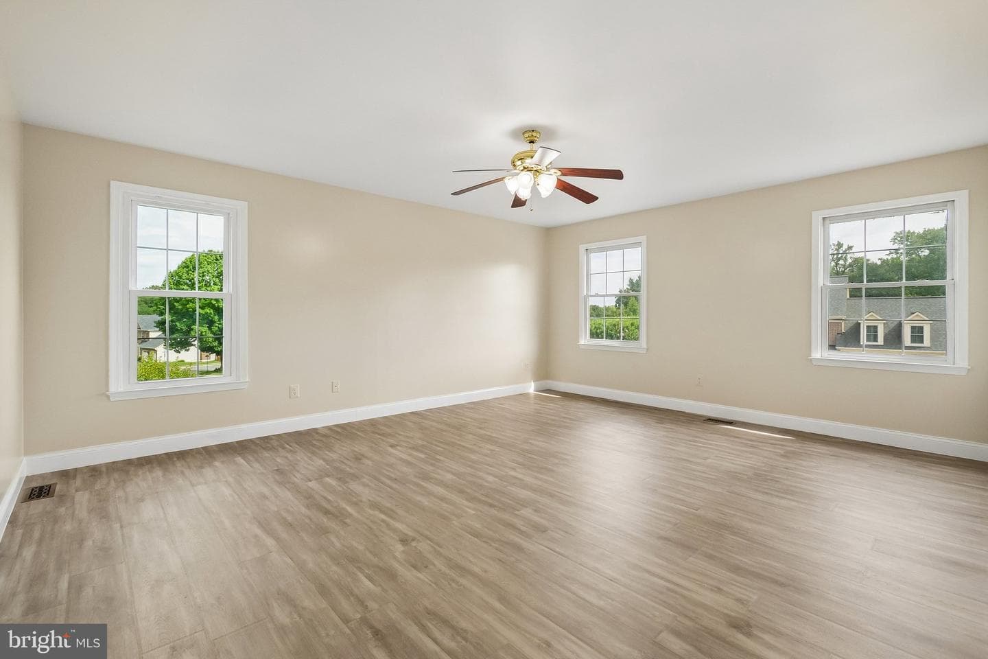16069 Olmstead Lane photo 3