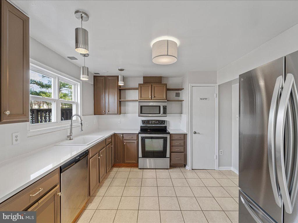 2904 Madeira Court photo 8