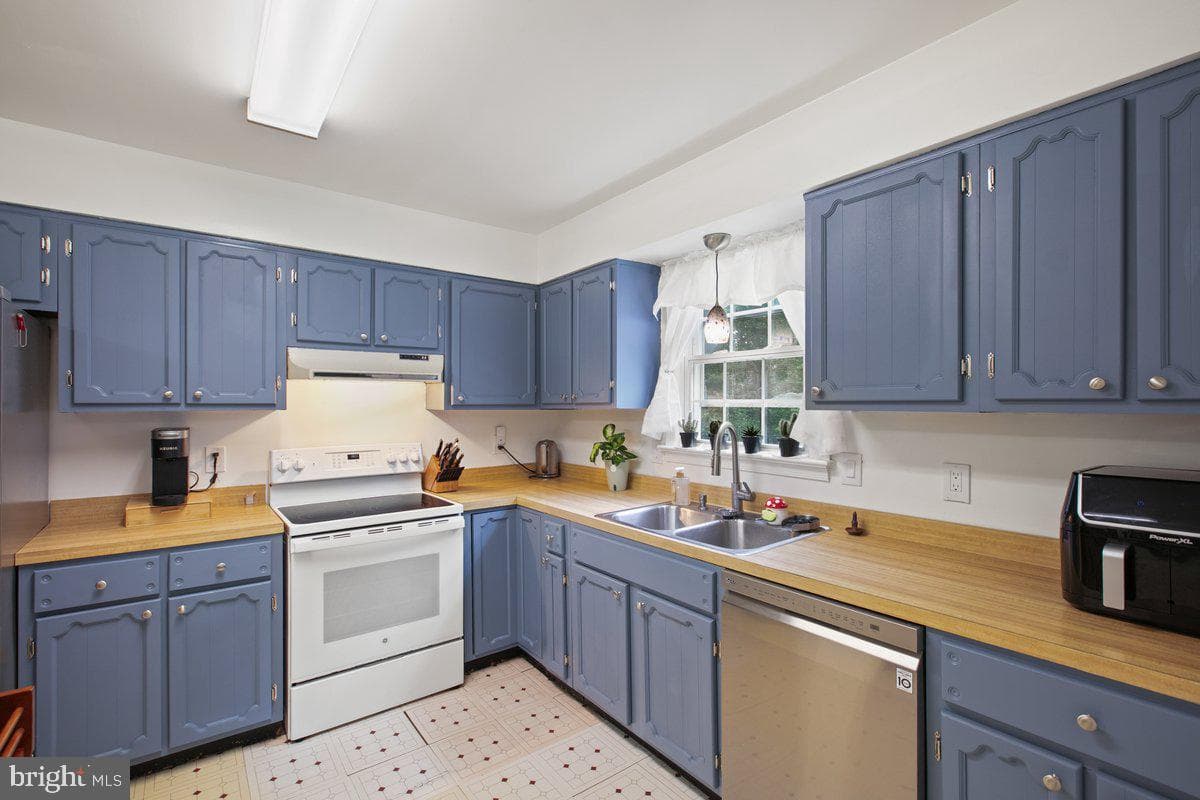 6716 River Road photo 10