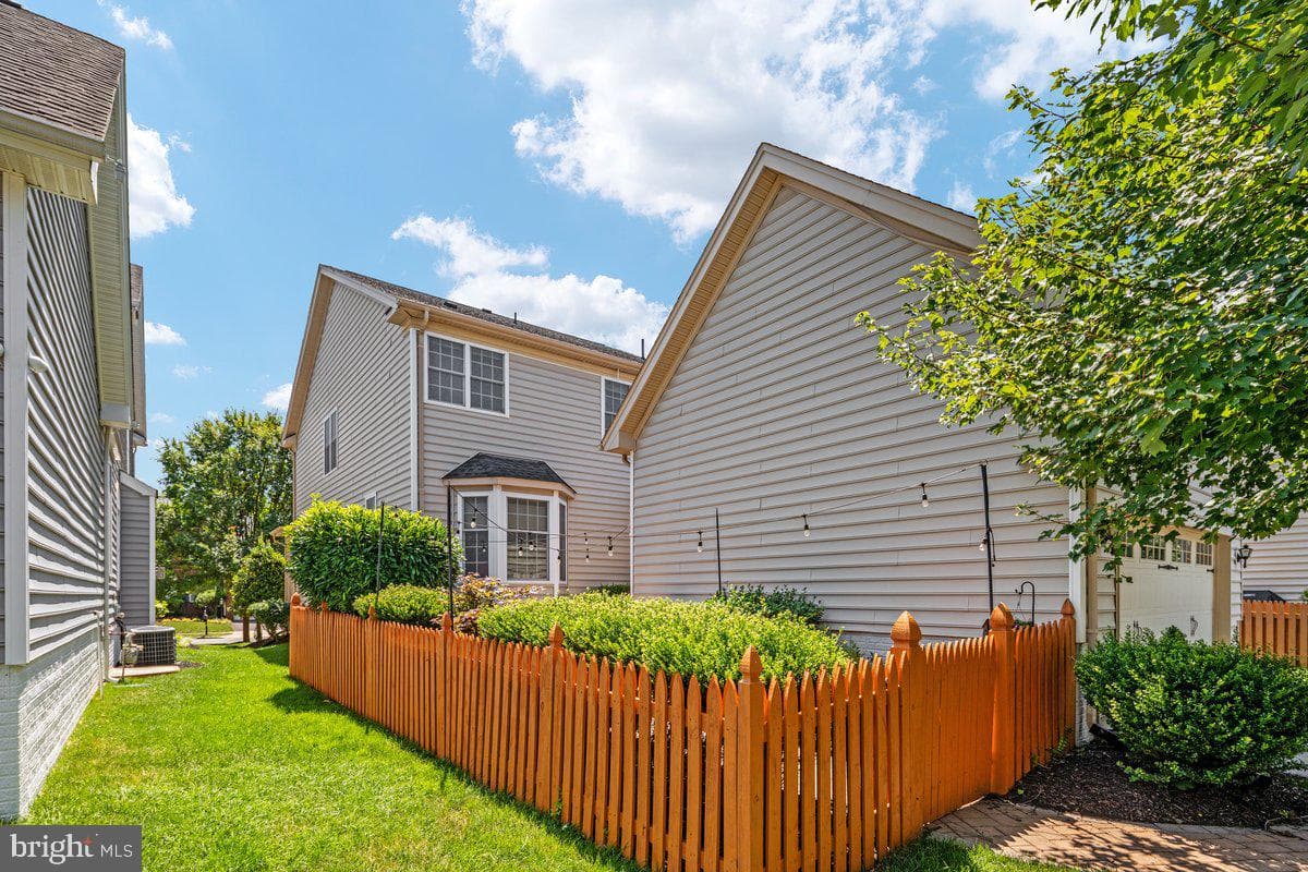 15610 Admiral Baker Circle photo 41