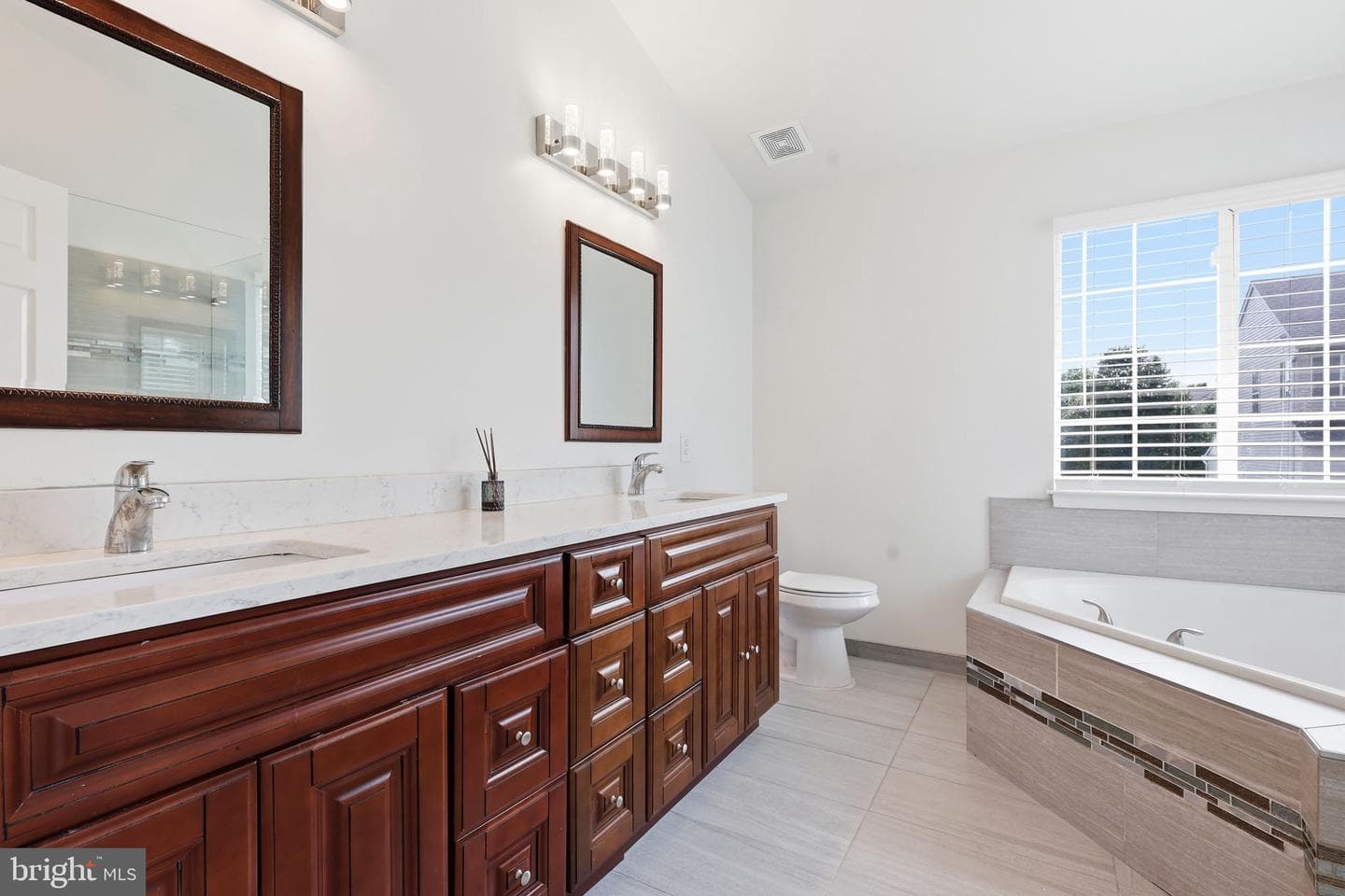 10241 Aqua View Court photo 17