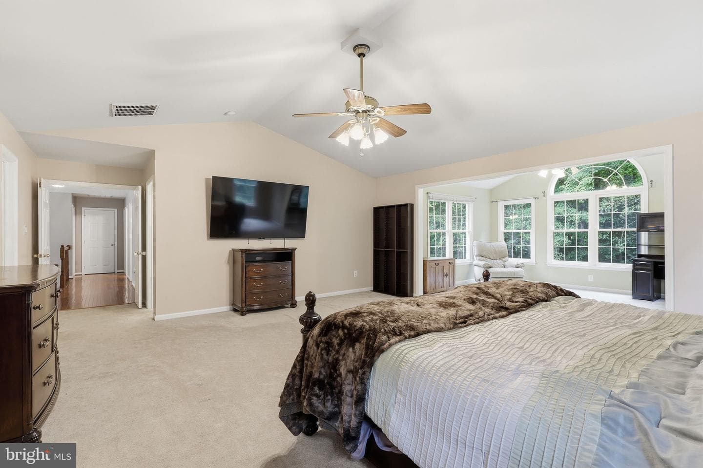 6440 Fox Den Road photo 17