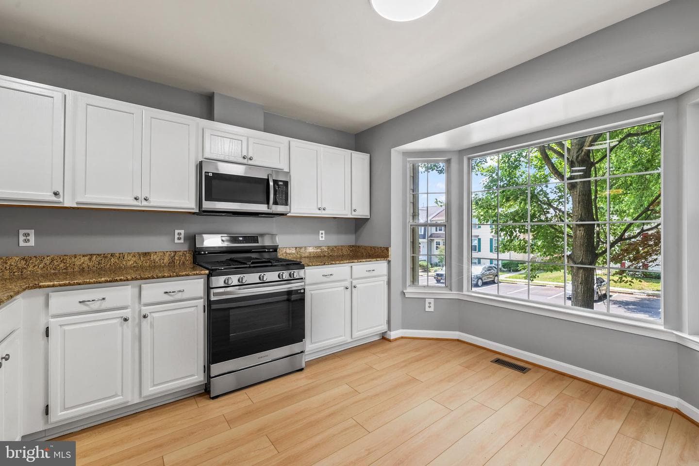 5166 Havering Way photo 4