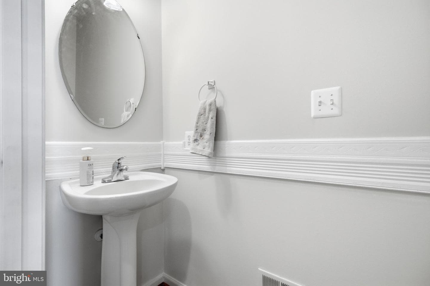 8016 Towering Oak Way photo 15