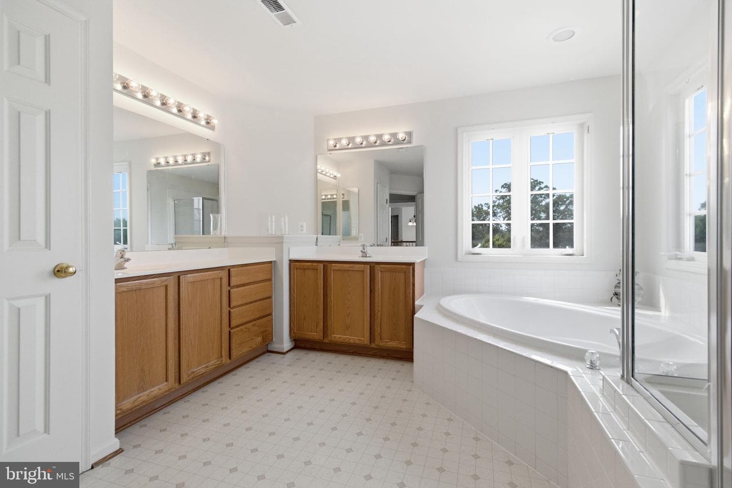8016 Towering Oak Way photo 20