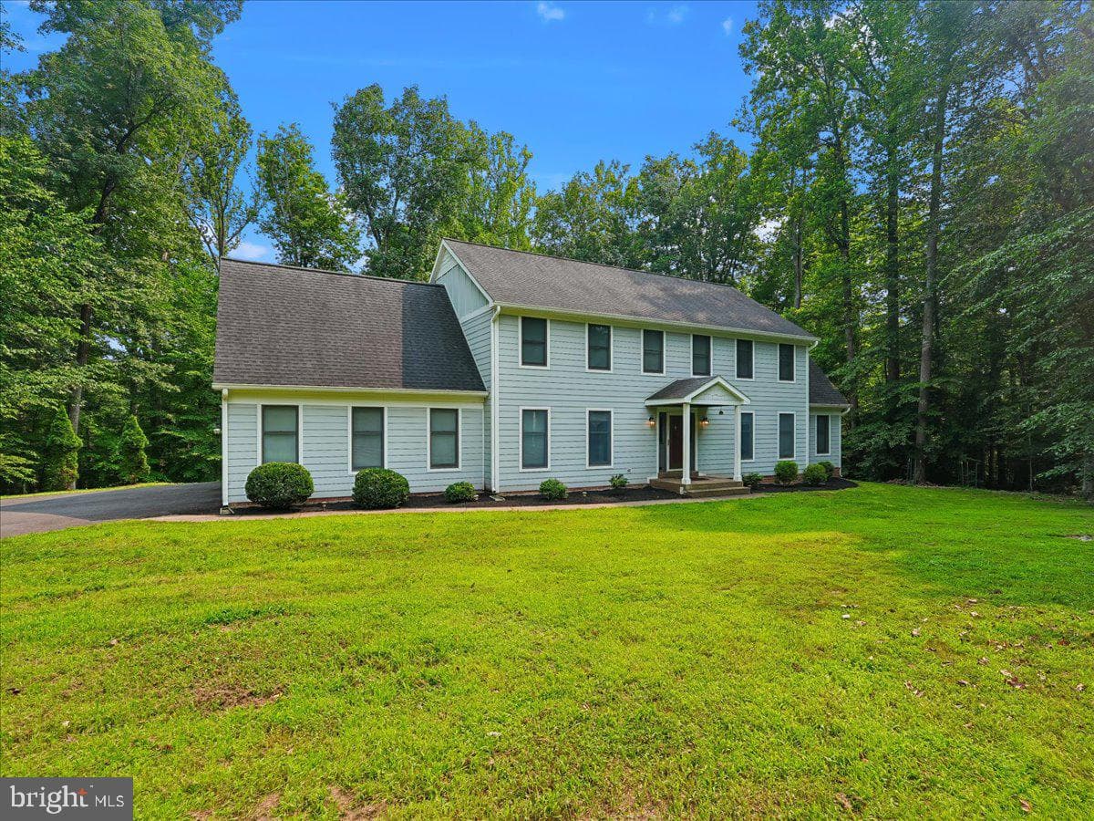 8253 Honeysuckle Road photo 3