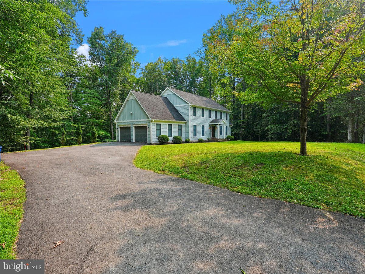 8253 Honeysuckle Road photo 4