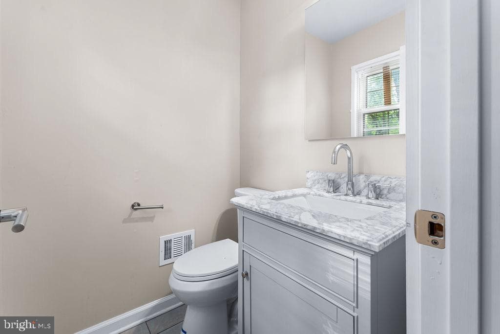 15105 Cloverdale Road photo 20